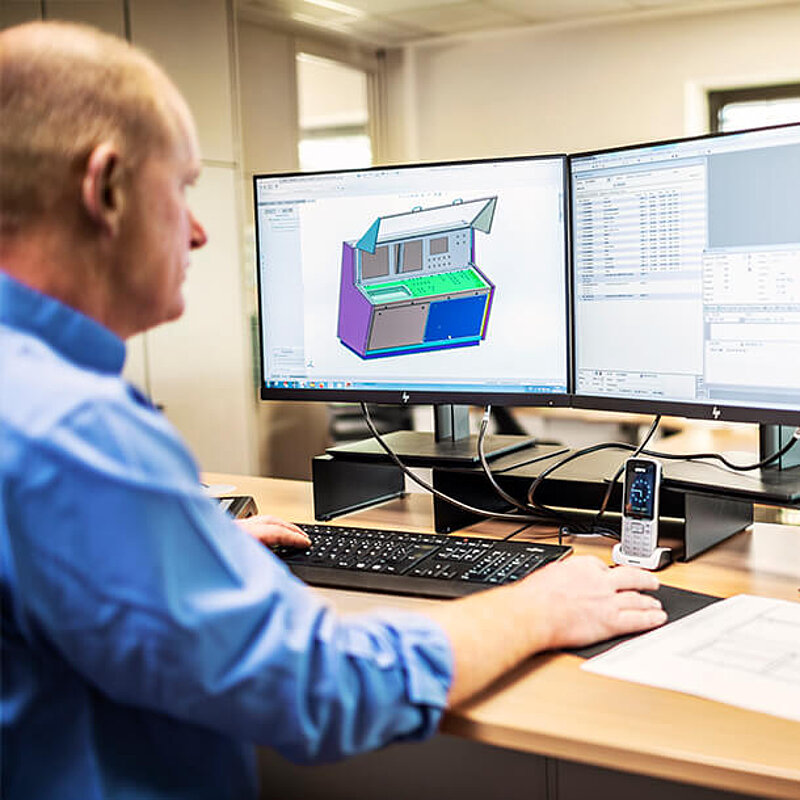 Mitarbeiter in der Entwicklung und Projektbetreuung
